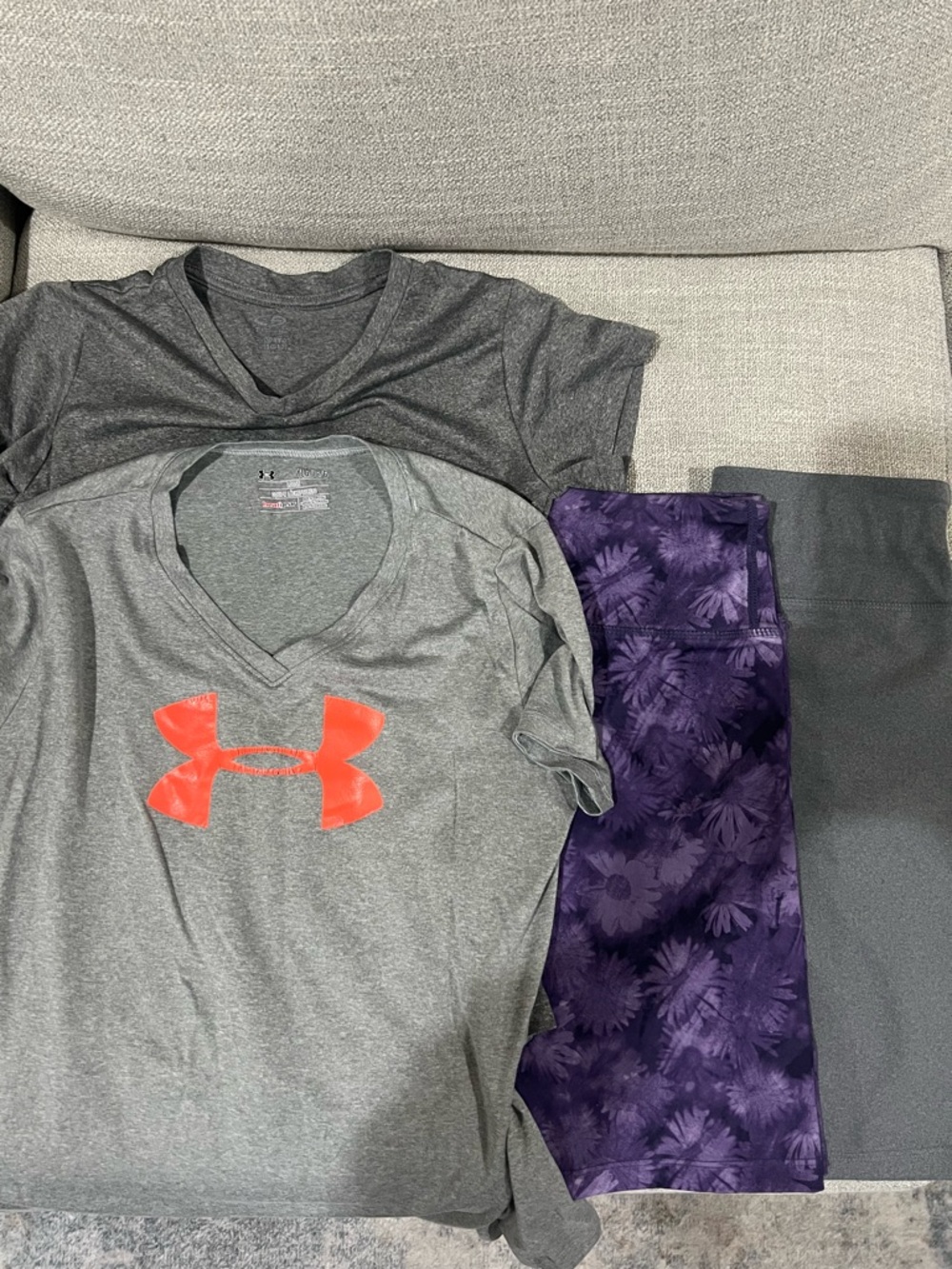 Girls Activewear  bundle 4 pcs ( 2 tops+2 tops) Size M (10/12)